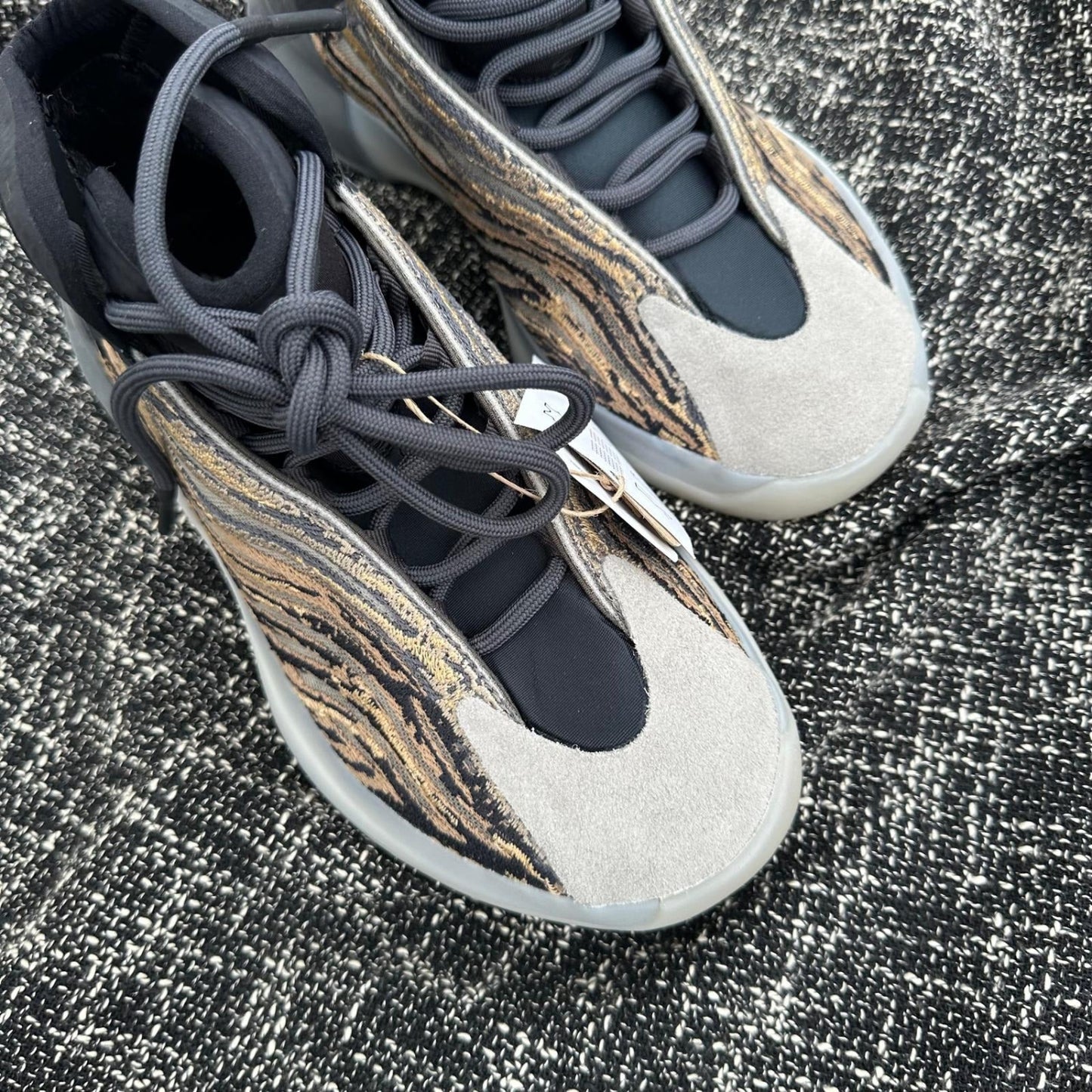 Pantofi Sport Yeezy Boost QNTM Amber Tint