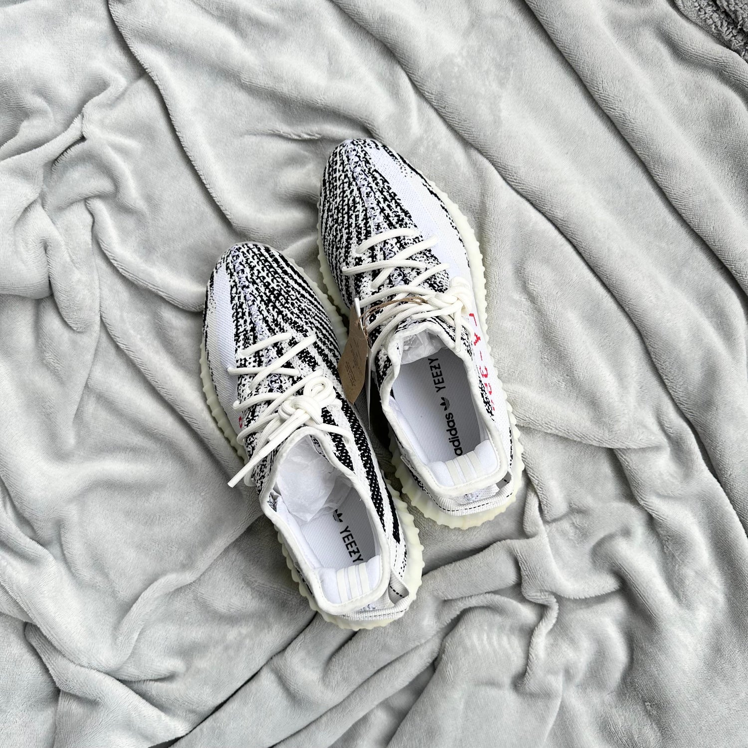 Pantofi Sport Yeezy Boost 350 V2 Zebra – Sneakcrib