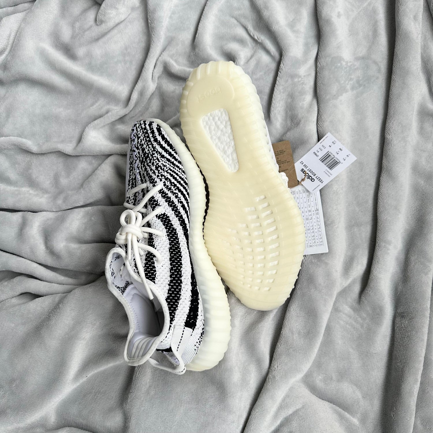 Pantofi Sport Yeezy Boost 350 V2 Zebra – Sneakcrib